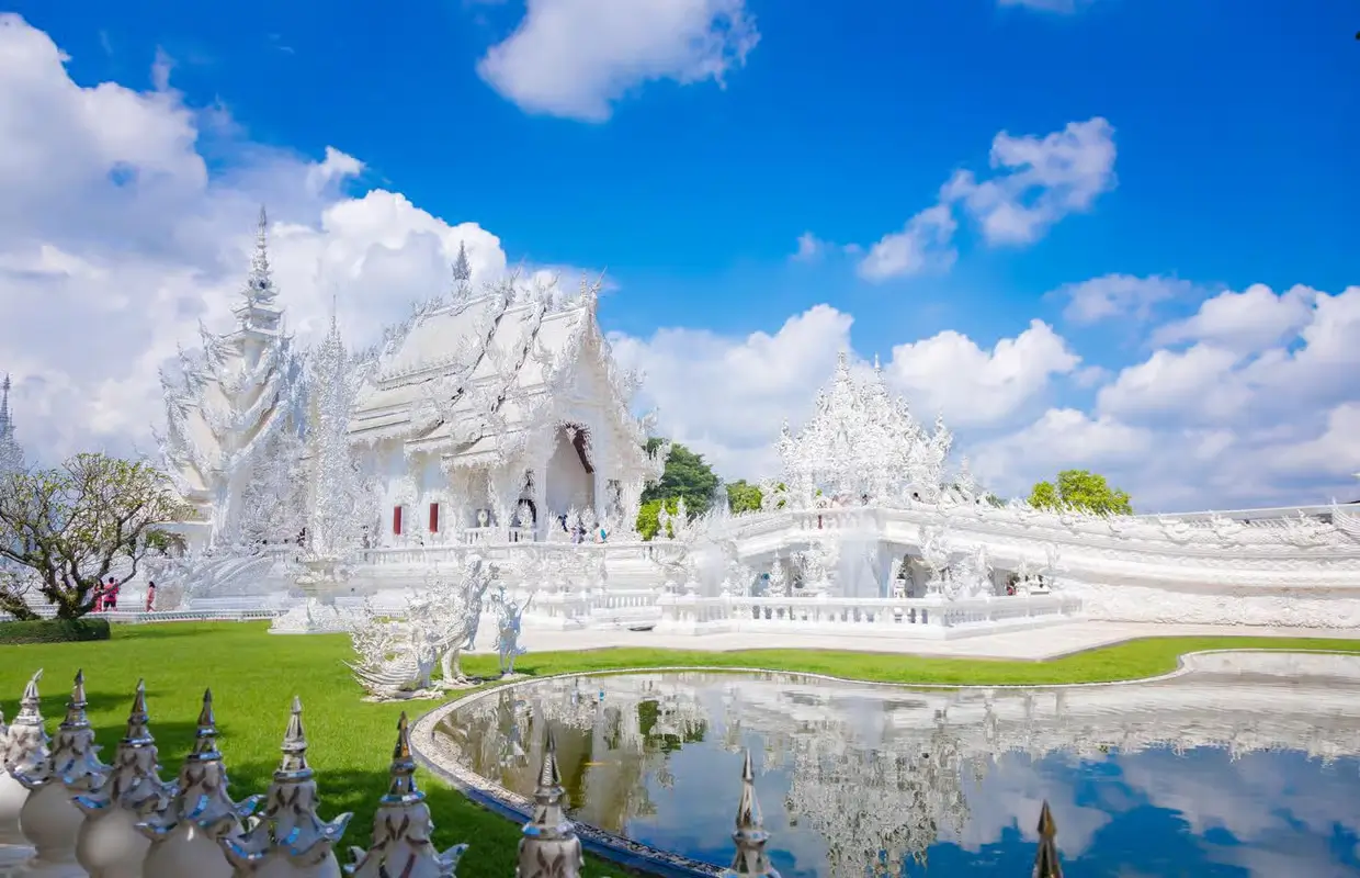 CHIANG RAI DAY TRIP: WHITE, BLACK & BLUE TEMPLES